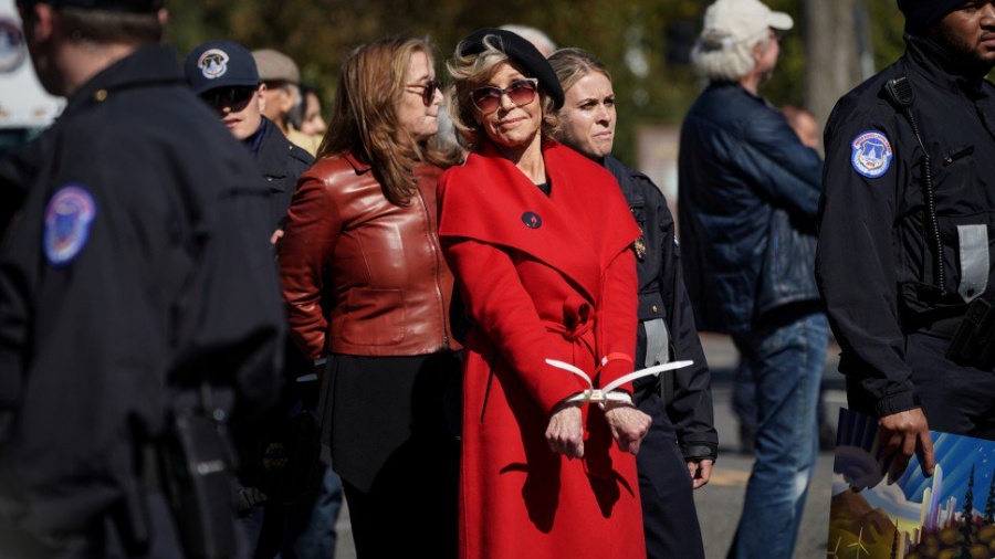 Por manifestarse contra el cambio climático, arrestan otra vez a Jane Fonda
