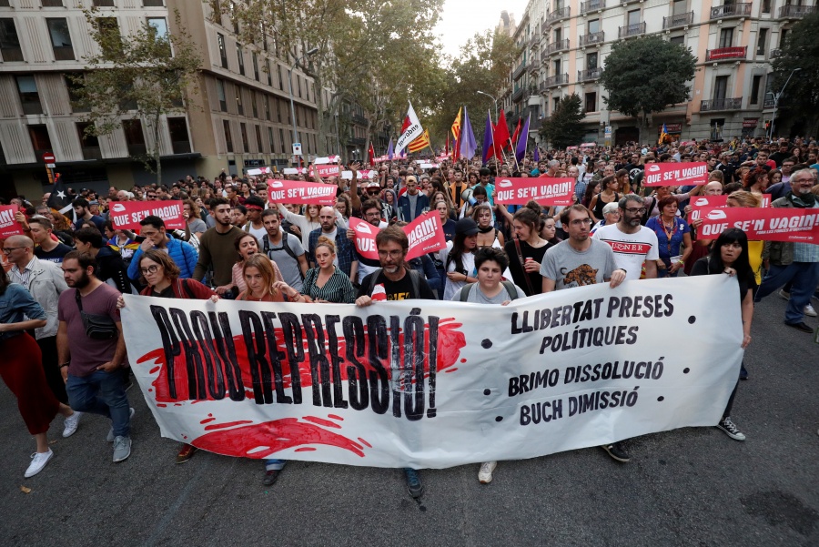 Guardia Urbana de Barcelona aconseja cerrar a comercios
