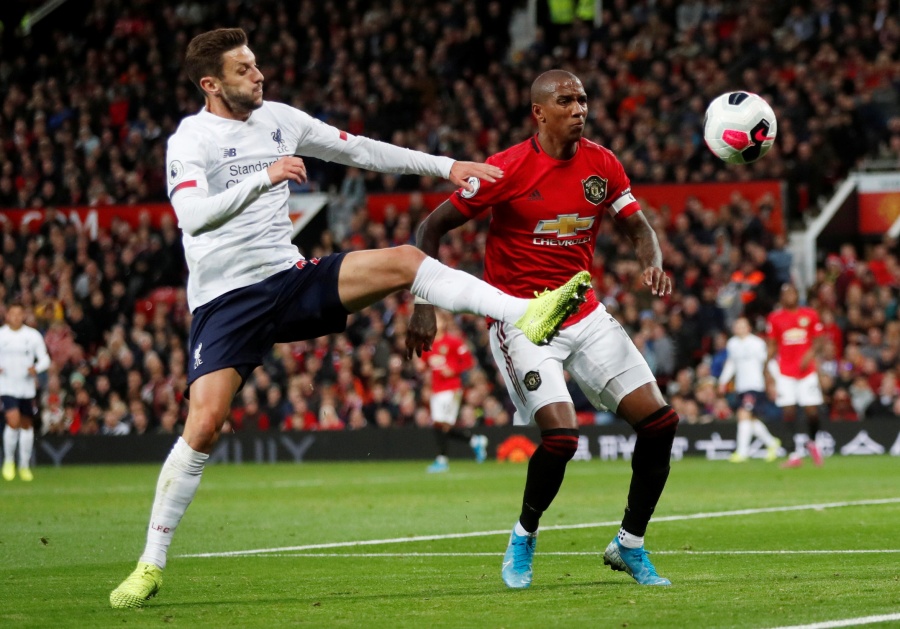 Manchester United y Liverpool dividen puntos en el Clásico inglés