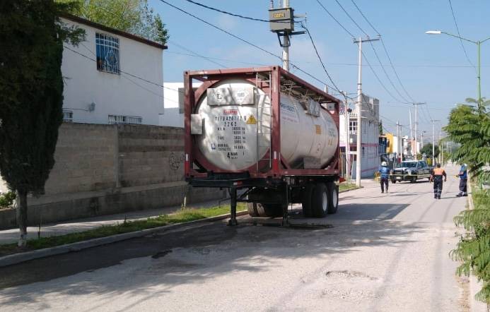 Encuentran camión con kilos de cianuro de sodio en el Edomex