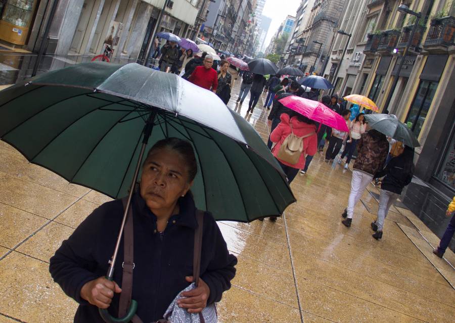 ¡No guardes el paraguas! Prevén lluvias vespertinas en el Valle de México