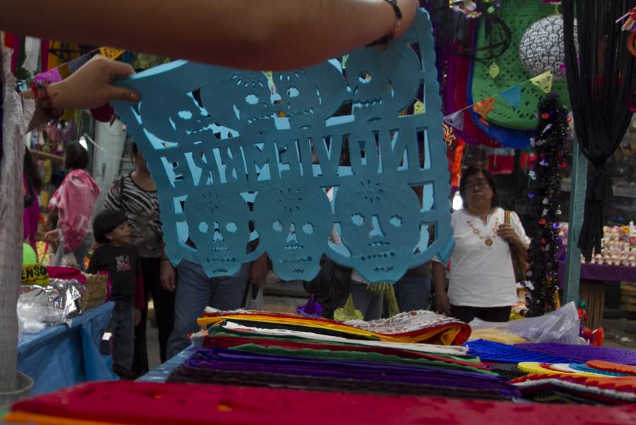 Conoce la historia del papel picado para el Día de Muertos