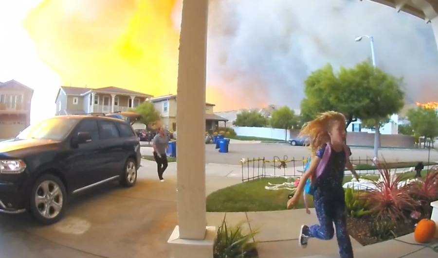 VIDEO: Una familia realiza angustiosa evacuación por incendios en Los Ángeles