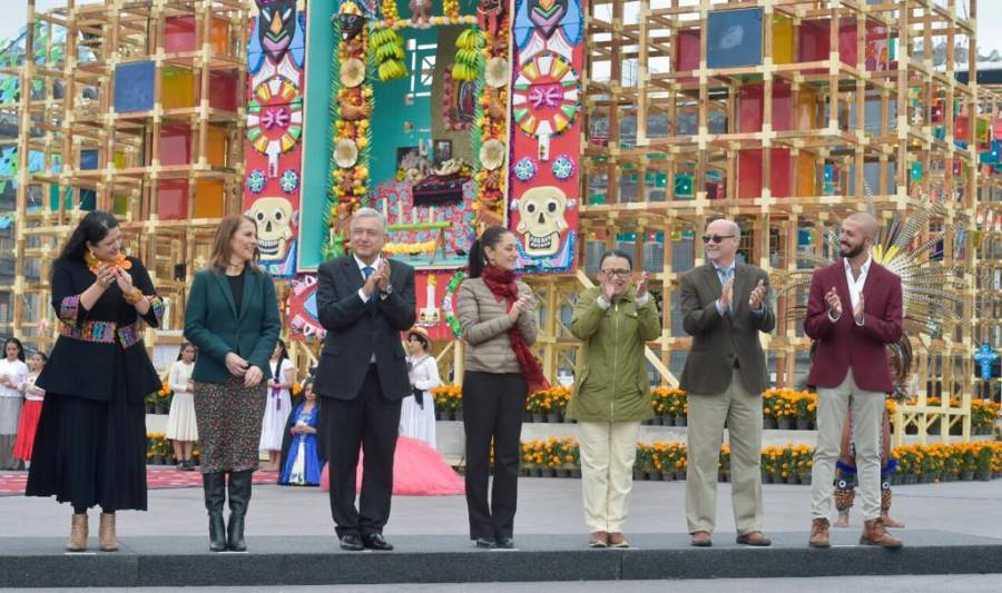 Inaugura AMLO Megaofrenda en el Zócalo capitalino