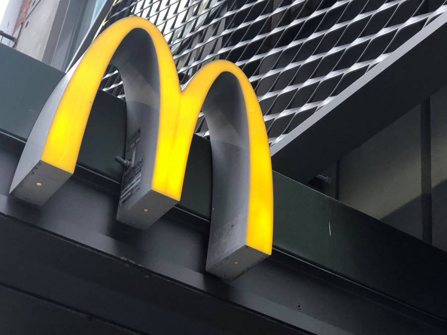 McDonald´ s despide a su director por noviazgo con empleada