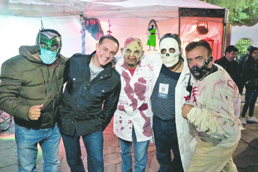 20 mil Visitan atracciones del Día de Muertos