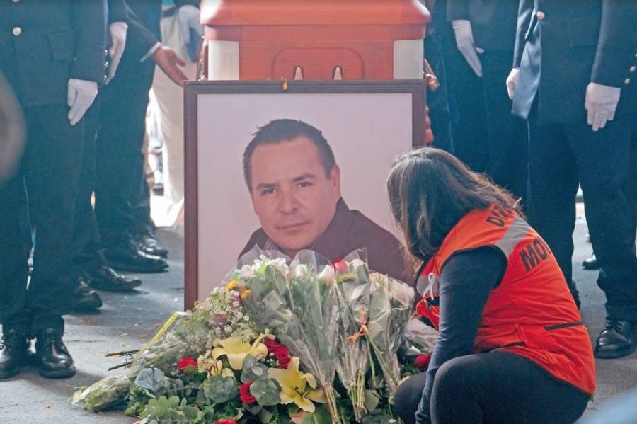 Buscan al asesino del alcalde... entre muertos