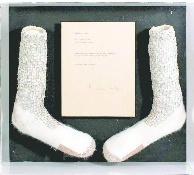 Venden calcetines de Michael Jackson