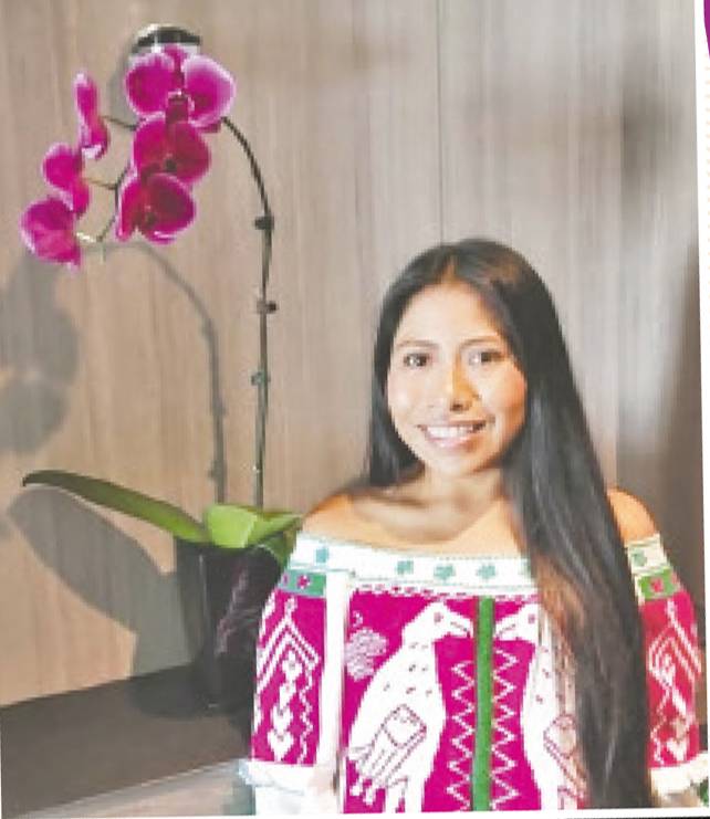 Yalitza Aparicio luce textil mixteco en Taiwán.