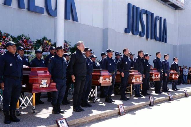 De rabia y dolor lloran policías de Oaxaca el asesinato de cinco compañeros