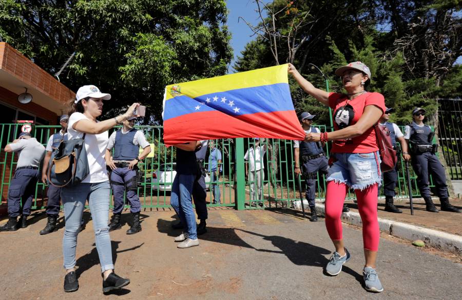 Partidarios de Guaidó irrumpen en embajada de Venezuela en Brasilia