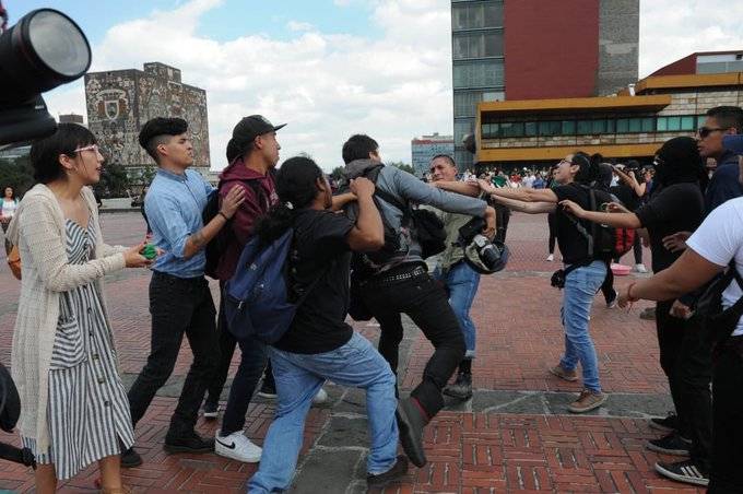 Vandalizan Rectoría de la UNAM, en Ciudad Universitaria