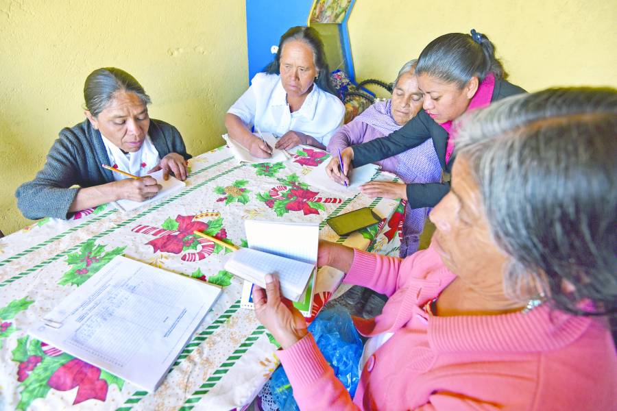 Terminan estudios Más de 25 mil En escuelas para adultos