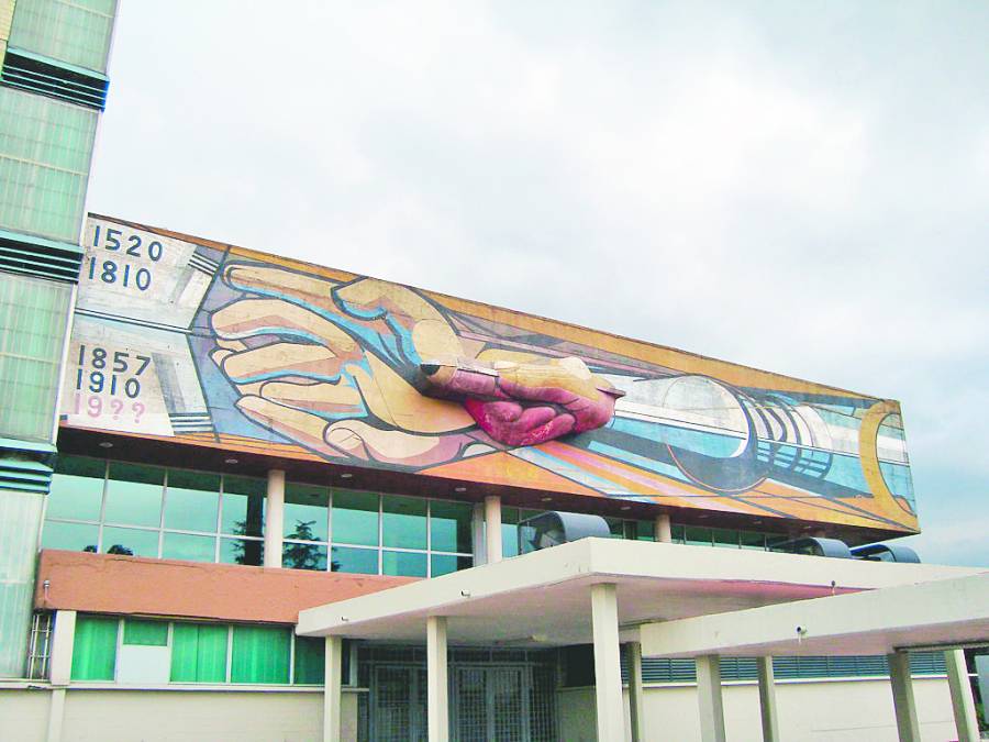 “El mural de Siqueiros ya tiene varios daños y necesita una restauración profunda”