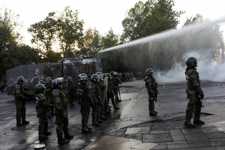 Policía suspende uso de balines en control de protestas en Chile