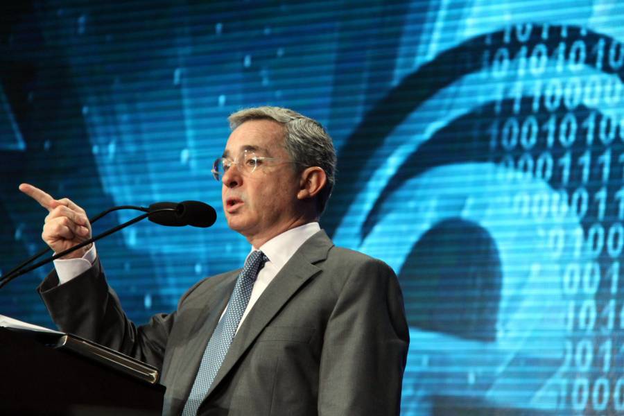 Álvaro Uribe denuncia censura de Twitter por comentarios sobre protestas