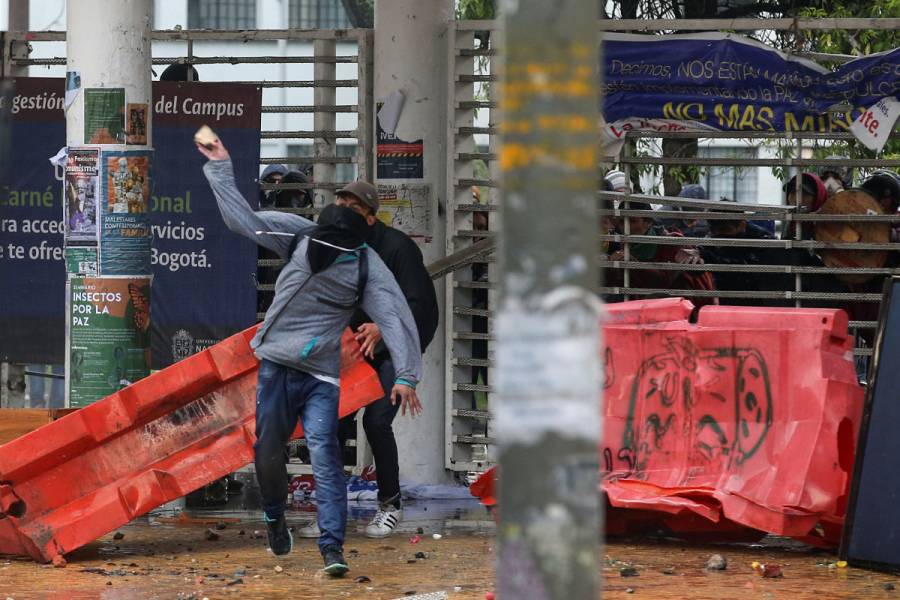 Protestas en Colombia dejan tres muertos y más de 200 heridos