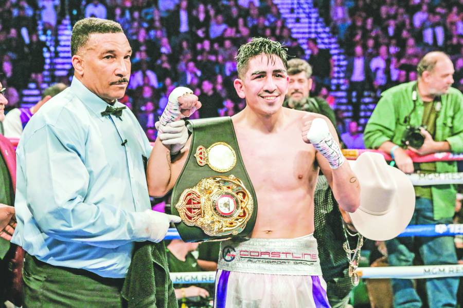 Un discreto Santa Cruz alcanza a Canelo con título en 4 divisiones