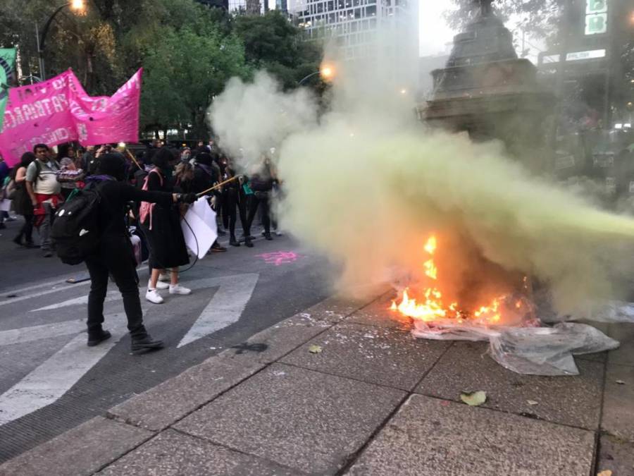 Agresiones a periodista y ciudadano en marcha feminista