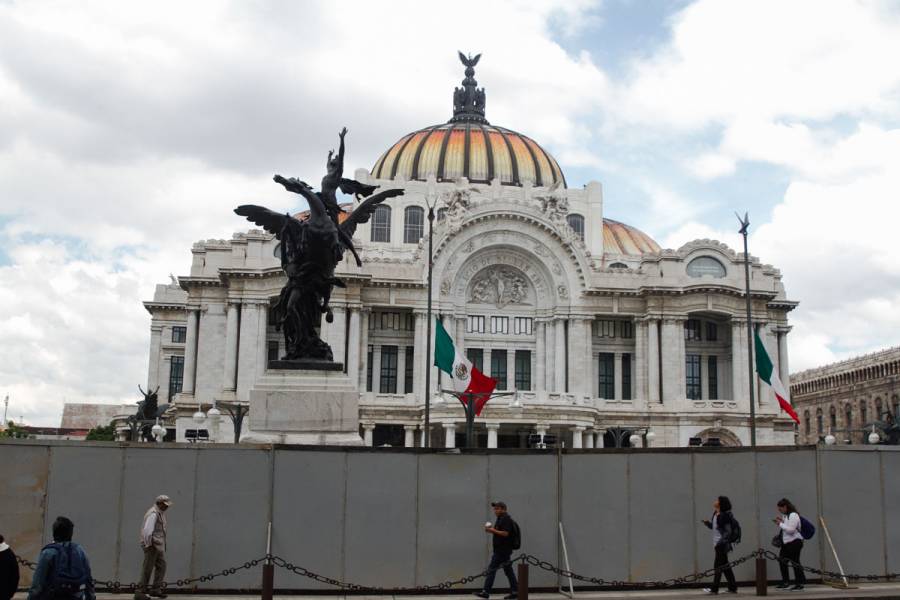 Blindan monumentos previo a marcha feminista