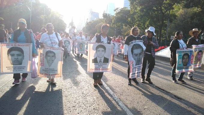 Inicia Marcha de los padres de los 43 desaparecidos de Ayotzinapa