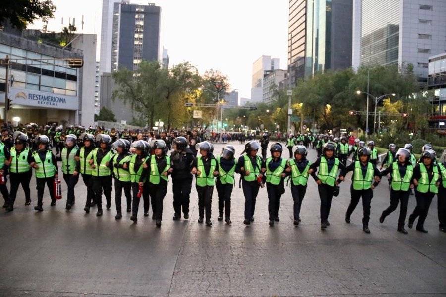 Reconoce Sheinbaum a mujeres policías que cuidaron la marcha