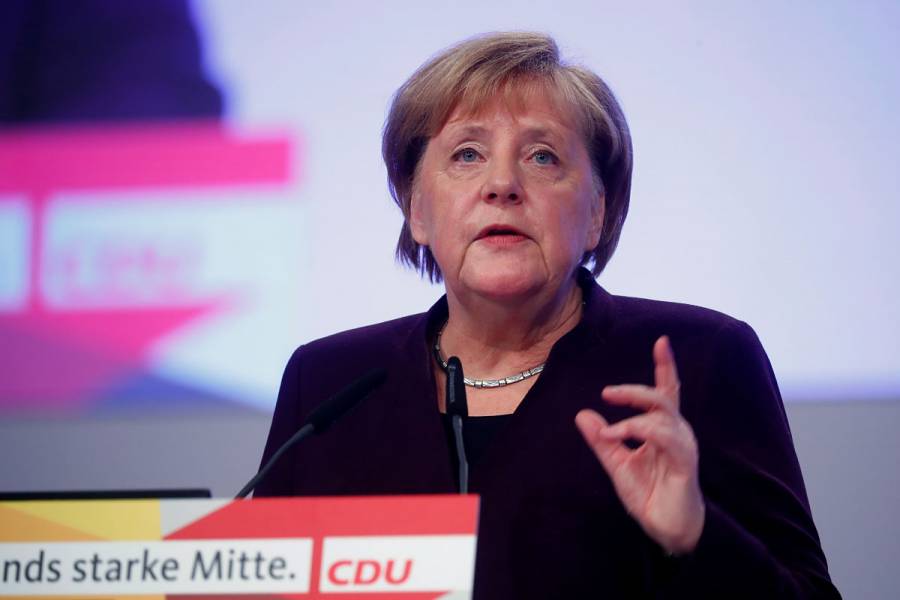 Merkel defiende la OTAN tras las críticas de Macron