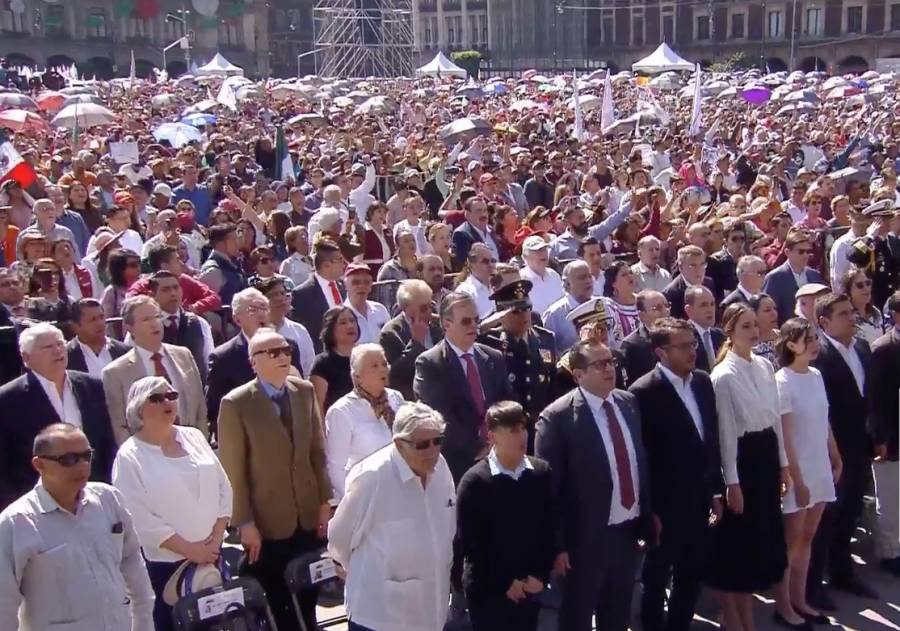 Con gritos y reclamos reciben a gobernadores a evento de AMLO