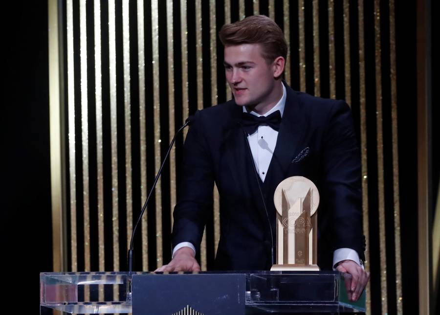 Matthijs de Ligt se lleva el Trofeo Kopa