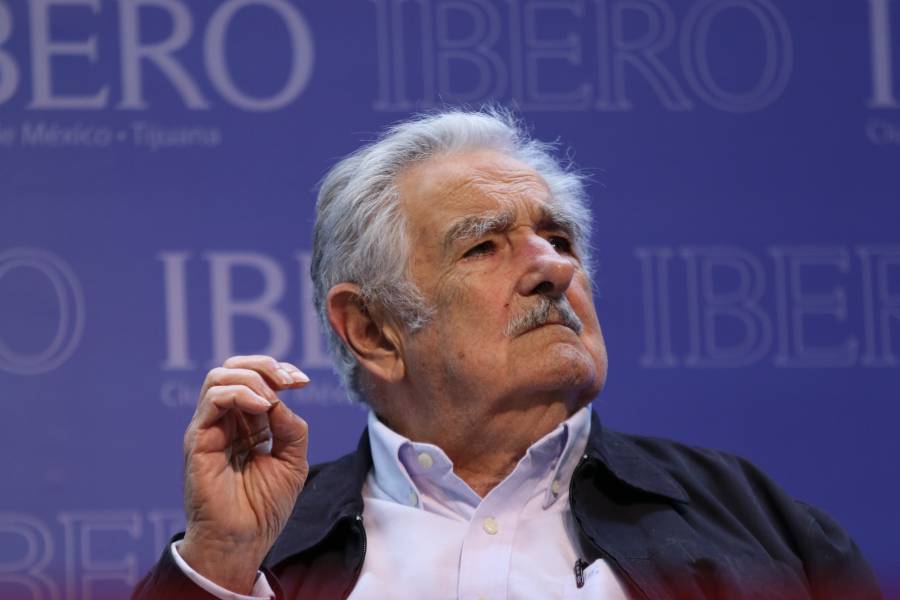 Mujica descarta opinar sobre AMLO en visita a la Ibero