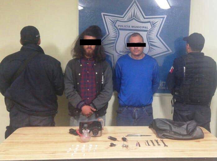 Detienen sujetos con droga y arma blanca en Soledad, San Luis Potosí