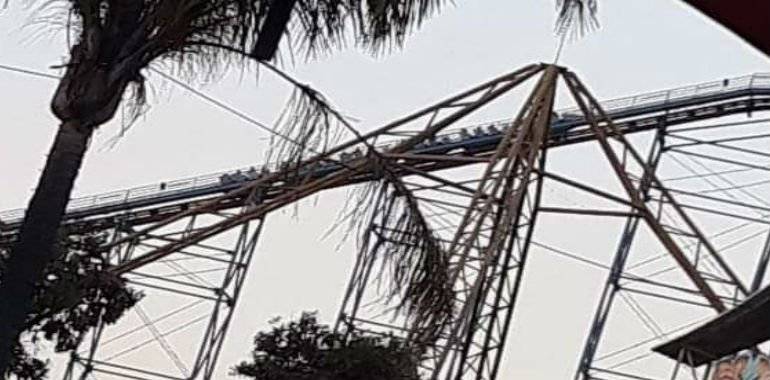 Falla juego mecánico en Six Flags. Ocasiona crisis nerviosa