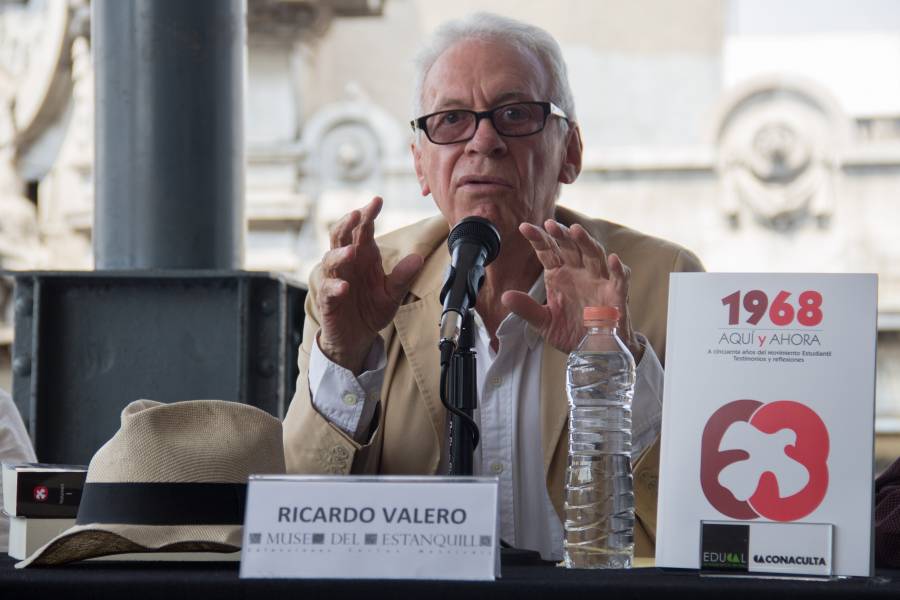 Este es Ricardo Valero, embajador que cacharon cuando hurtaba un libro