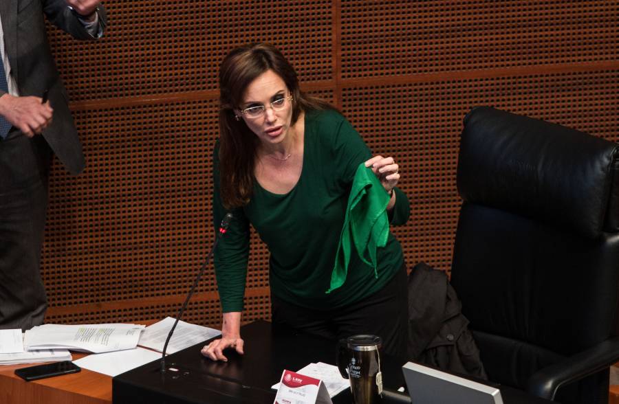 Morena pide expulsión de Lilly Téllez de su bancada en el Senado