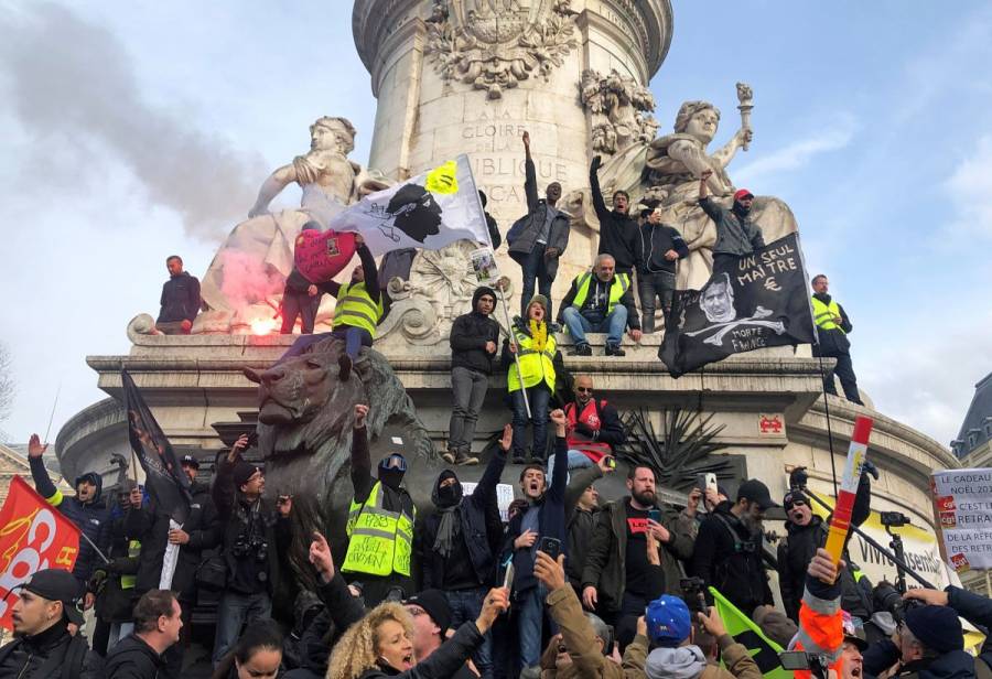 Continúan las protestas contra pensiones en París