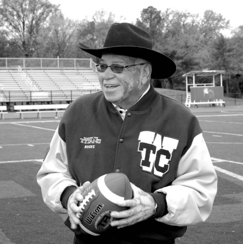 Muere Herman Boone, legendario coach de los Titans de T.C. Williams