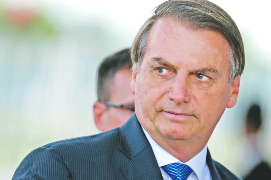 Bolsonaro crea programa  para suplir a médicos cubanos