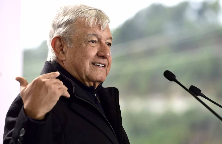 AMLO pide a jóvenes alejarse de las drogas y hacer deporte