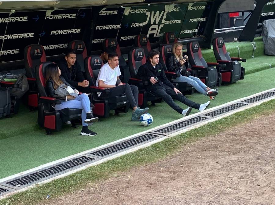 Edson Álvarez presente en el entrenamiento abierto del América