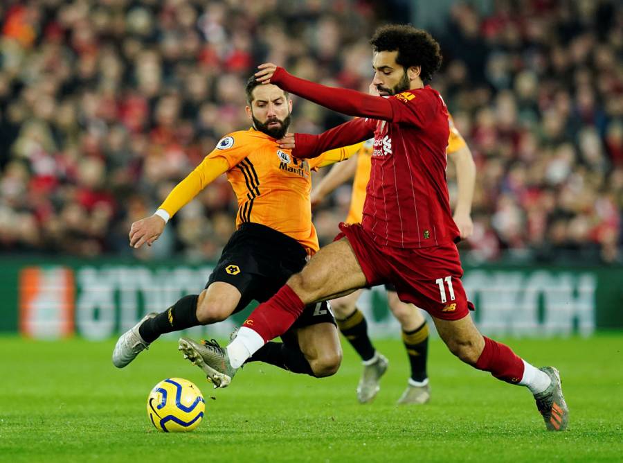 Con polémica arbitral, Liverpool vence a Wolverhampton