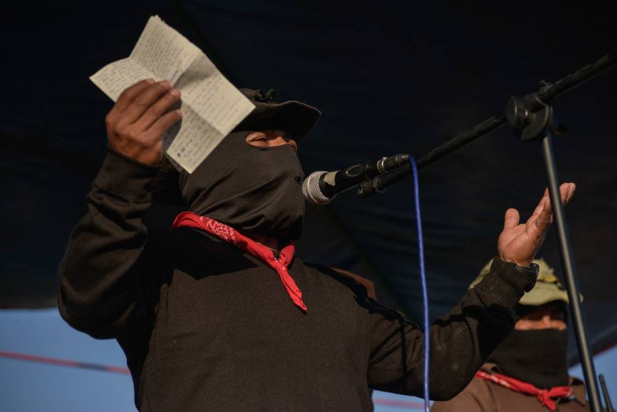 No se van a quitar tierras, no soy Salinas, dice AMLO a zapatistas por tren maya