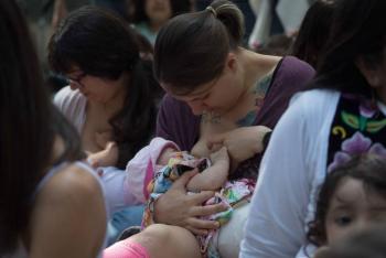 Buscan aumentar de 1 a 2 per&iacute;odos de lactancia diario para mam&aacute;s trabajadoras