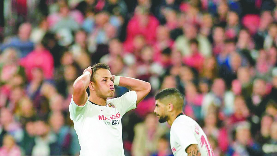 Afición de Sevilla desconoce al Chicharito