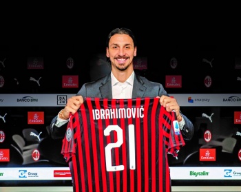 Zlatan llega al Mil&aacute;n y aficionados desatan la locura