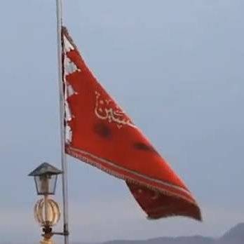 Con una bandera roja en la mezquita de Jamkaran, Irán llamaría a la venganza