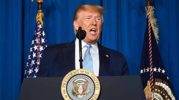 Amenaza Trump con atacar 52 objetivos iraníes