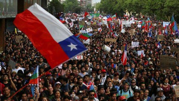 Continúa represión a protestas contra Piñera en Chile