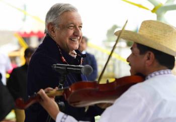 Se deslinda López Obrador de aumento de impuestos estatales