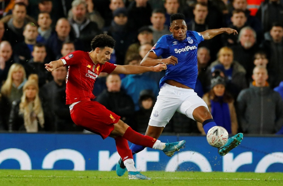 Con suplentes y gol de juvenil,  Liverpool avanza en la FA CUP