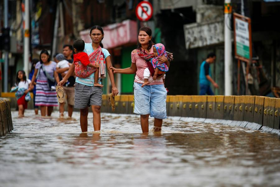 Llegan a 66 los muertos por inundaciones en Indonesia